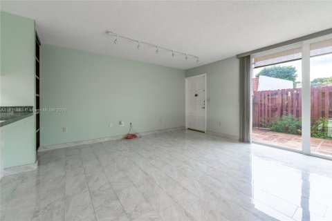 Adosado en venta en Miami, Florida, 3 dormitorios, 140.28 m2 № 1809366 - foto 21