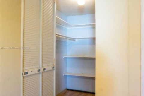 Touwnhouse à vendre à Miami, Floride: 3 chambres, 140.28 m2 № 1809366 - photo 21