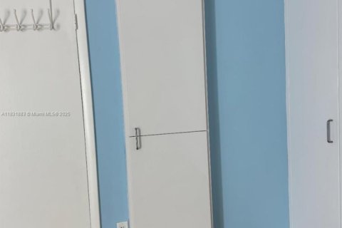 Touwnhouse à vendre à Miami, Floride: 3 chambres, 140.28 m2 № 1809366 - photo 18