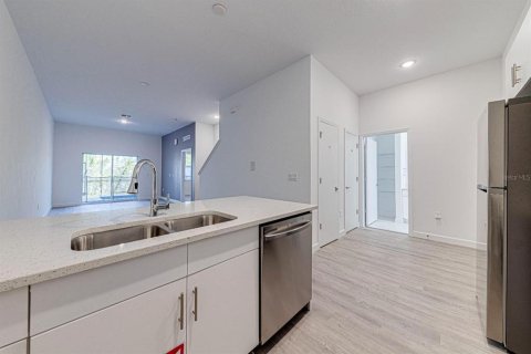 Copropriété à louer à Davenport, Floride: 5 chambres, 155.24 m2 № 1866865 - photo 2