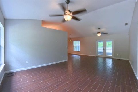 House in Ocala, Florida 3 bedrooms, 126.53 sq.m. № 1912132 - photo 5