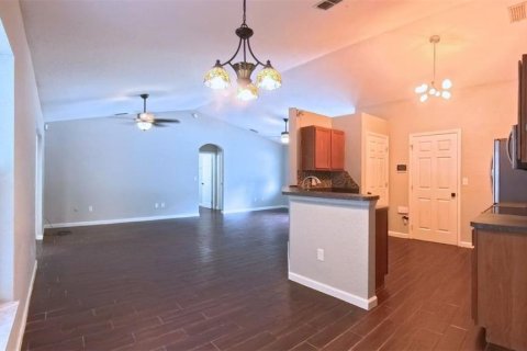 House in Ocala, Florida 3 bedrooms, 126.53 sq.m. № 1912132 - photo 9