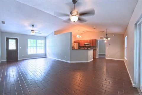 House in Ocala, Florida 3 bedrooms, 126.53 sq.m. № 1912132 - photo 6