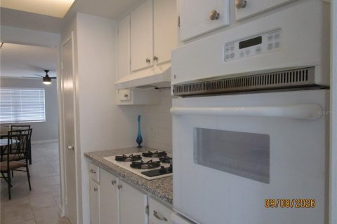 Copropriété à vendre à Saint Petersburg, Floride: 2 chambres, 80.82 m2 № 2369082 - photo 3