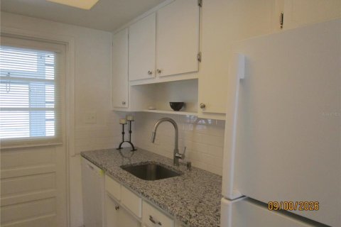 Copropriété à vendre à Saint Petersburg, Floride: 2 chambres, 80.82 m2 № 2369082 - photo 4