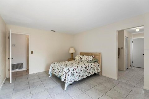 House in Palm Coast, Florida 3 bedrooms, 167.22 sq.m. № 1866683 - photo 13