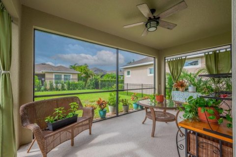 House in Fish Hawk, Florida 2 bedrooms, 164.34 sq.m. № 1916601 - photo 2