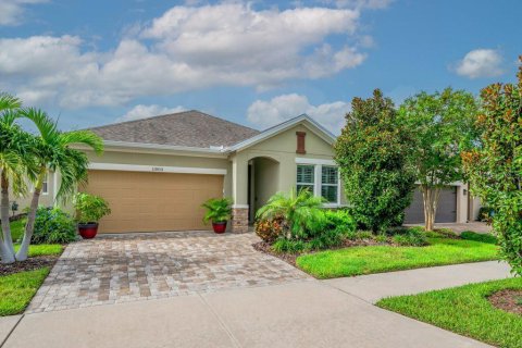 House in Fish Hawk, Florida 2 bedrooms, 164.34 sq.m. № 1916601 - photo 1