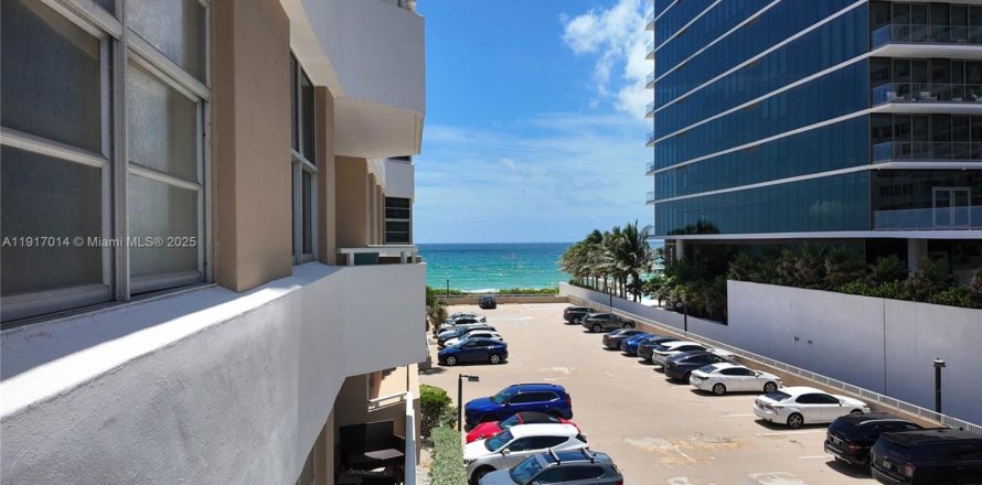 Condo in Hallandale Beach, Florida, 1 bedroom  № 2016639