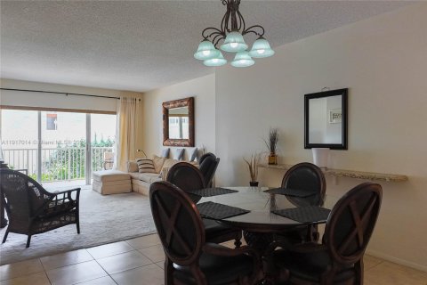 Condo in Hallandale Beach, Florida, 1 bedroom  № 2016639 - photo 5