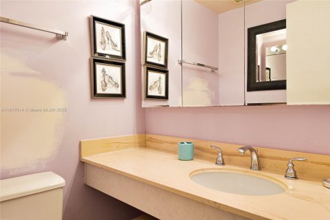 Condo in Hallandale Beach, Florida, 1 bedroom  № 2016639 - photo 7