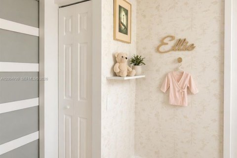 Condo in North Bay Village, Florida, 1 bedroom  № 2068982 - photo 10