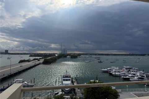 Condo in North Bay Village, Florida, 1 bedroom  № 2068982 - photo 3