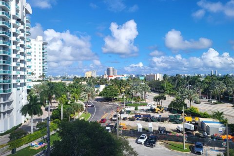 Condo in North Bay Village, Florida, 1 bedroom  № 2068982 - photo 17