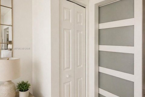 Condo in North Bay Village, Florida, 1 bedroom  № 2068982 - photo 6