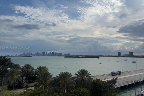 Condo in North Bay Village, Florida, 1 bedroom  № 2068982 - photo 18