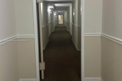 Купить кондоминиум в Санни-Айлс-Бич, Флорида 1 спальня, 71.26м2, № 1984957 - фото 17