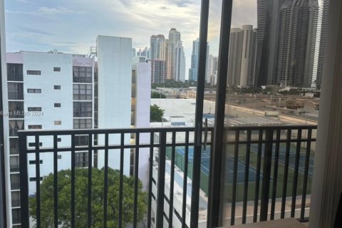 Купить кондоминиум в Санни-Айлс-Бич, Флорида 1 спальня, 71.26м2, № 1984957 - фото 3