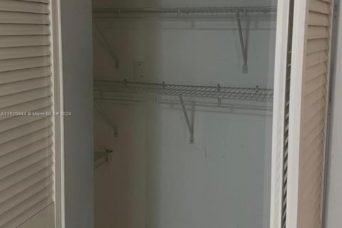 Купить кондоминиум в Санни-Айлс-Бич, Флорида 1 спальня, 71.26м2, № 1984957 - фото 14