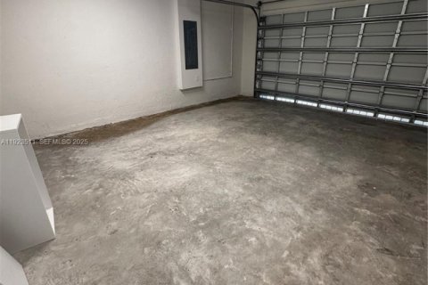 Villa ou maison à louer à Homestead, Floride: 4 chambres, 205.96 m2 № 1982069 - photo 24