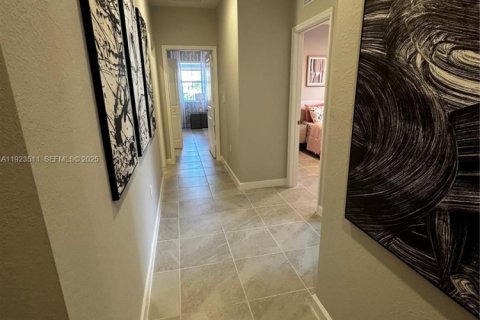 Villa ou maison à louer à Homestead, Floride: 4 chambres, 205.96 m2 № 1982069 - photo 11