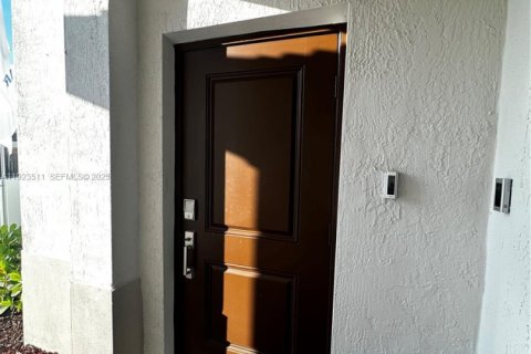 Villa ou maison à louer à Homestead, Floride: 4 chambres, 205.96 m2 № 1982069 - photo 2