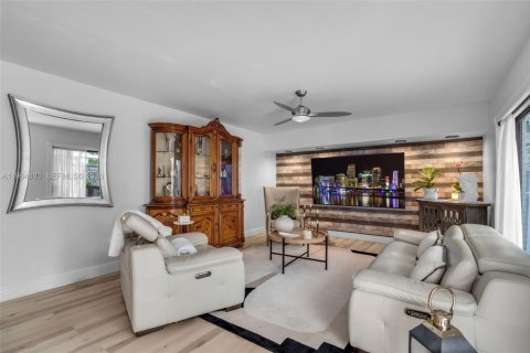 Touwnhouse à vendre à North Lauderdale, Floride: 2 chambres, 142.14 m2 № 2062647 - photo 4