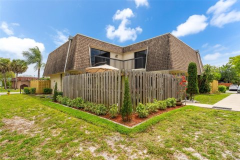 Touwnhouse à vendre à North Lauderdale, Floride: 2 chambres, 142.14 m2 № 2062647 - photo 2