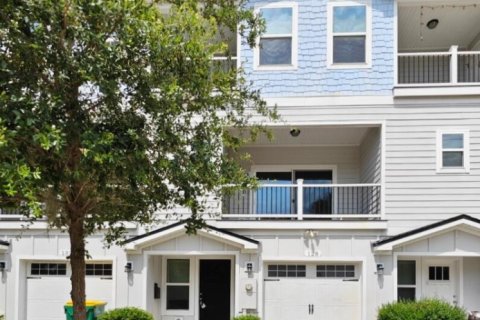 House in Jacksonville Beach, Florida 3 bedrooms, 202.34 sq.m. № 768108 - photo 1