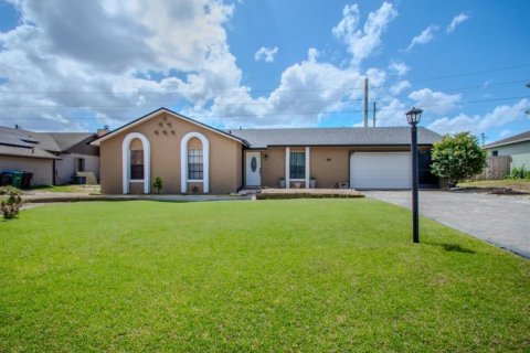 Casa en venta en Deltona, Florida, 3 dormitorios, 113.71 m2 № 1675767 - foto 1