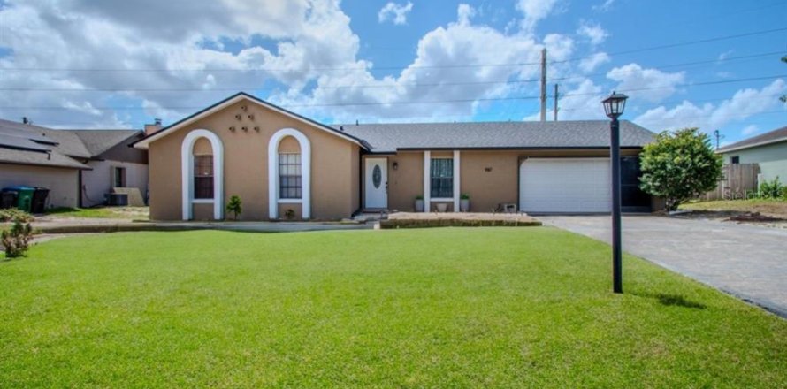 Casa en Deltona, Florida 3 dormitorios, 113.71 m2 № 1675767