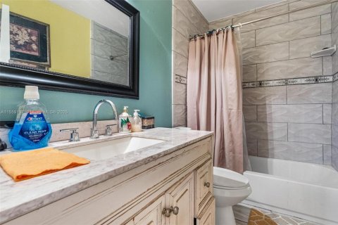 Villa ou maison à vendre à North Miami, Floride: 5 chambres, 228.54 m2 № 1936931 - photo 21