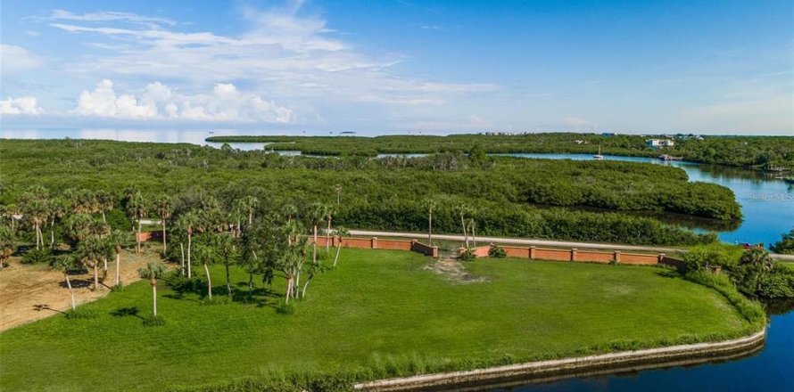 Terreno en New Port Richey, Florida № 1509007
