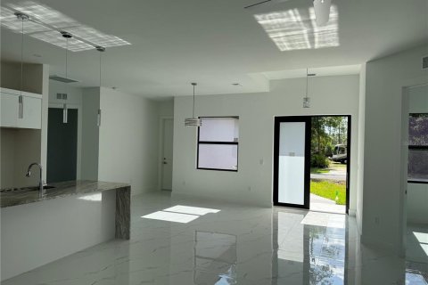 Casa en venta en Lehigh Acres, Florida, 3 dormitorios, 139.17 m2 № 1628555 - foto 18