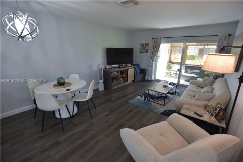 Casa en venta en West Palm Beach, Florida, 1 dormitorio, 61.5 m2 № 2036444 - foto 17