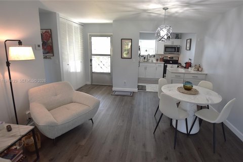 Casa en venta en West Palm Beach, Florida, 1 dormitorio, 61.5 m2 № 2036444 - foto 1