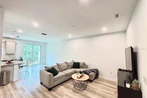 Снять в аренду таунхаус в Орландо, Флорида 4 комнаты, 144.83м2, № 1883052 - фото 3