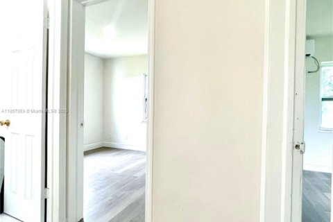 Снять в аренду виллу или дом в Форт-Лодердейл, Флорида 2 спальни, 150.5м2, № 1890432 - фото 11