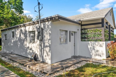 Купить виллу или дом в Майами, Флорида 4 спальни, 92.62м2, № 1986248 - фото 9