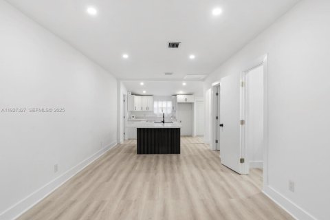 Купить виллу или дом в Майами, Флорида 4 спальни, 92.62м2, № 1986248 - фото 22