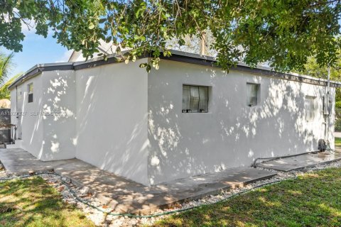 Купить виллу или дом в Майами, Флорида 4 спальни, 92.62м2, № 1986248 - фото 16