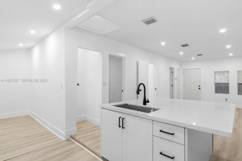 Купить виллу или дом в Майами, Флорида 4 спальни, 92.62м2, № 1986248 - фото 26