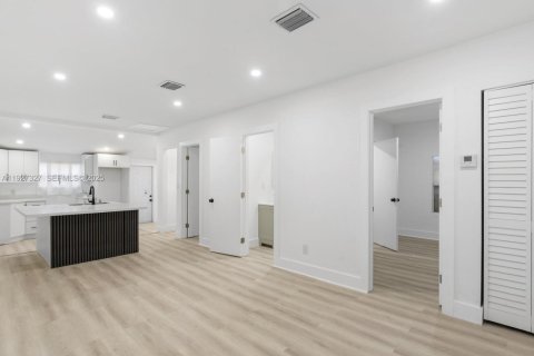 Купить виллу или дом в Майами, Флорида 4 спальни, 92.62м2, № 1986248 - фото 20