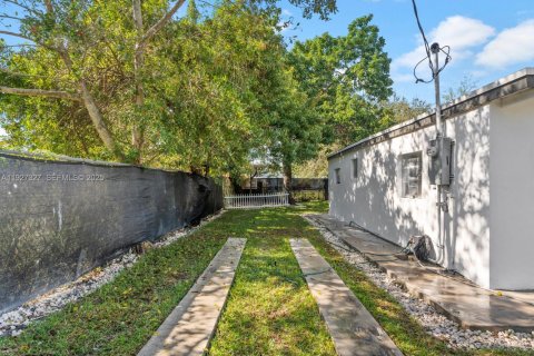 Купить виллу или дом в Майами, Флорида 4 спальни, 92.62м2, № 1986248 - фото 15