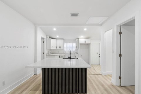 Купить виллу или дом в Майами, Флорида 4 спальни, 92.62м2, № 1986248 - фото 23