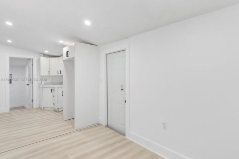 Купить виллу или дом в Майами, Флорида 4 спальни, 92.62м2, № 1986248 - фото 28