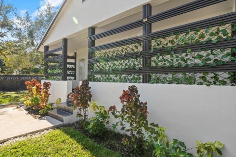 Купить виллу или дом в Майами, Флорида 4 спальни, 92.62м2, № 1986248 - фото 11