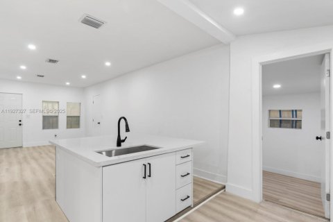 Купить виллу или дом в Майами, Флорида 4 спальни, 92.62м2, № 1986248 - фото 25