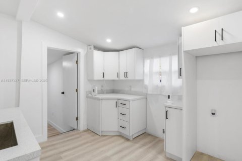 Купить виллу или дом в Майами, Флорида 4 спальни, 92.62м2, № 1986248 - фото 27