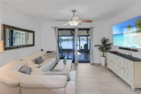 Купить кондоминиум в Пемброк-Пайнс, Флорида 2 спальни, 96.62м2, № 2054298 - фото 6